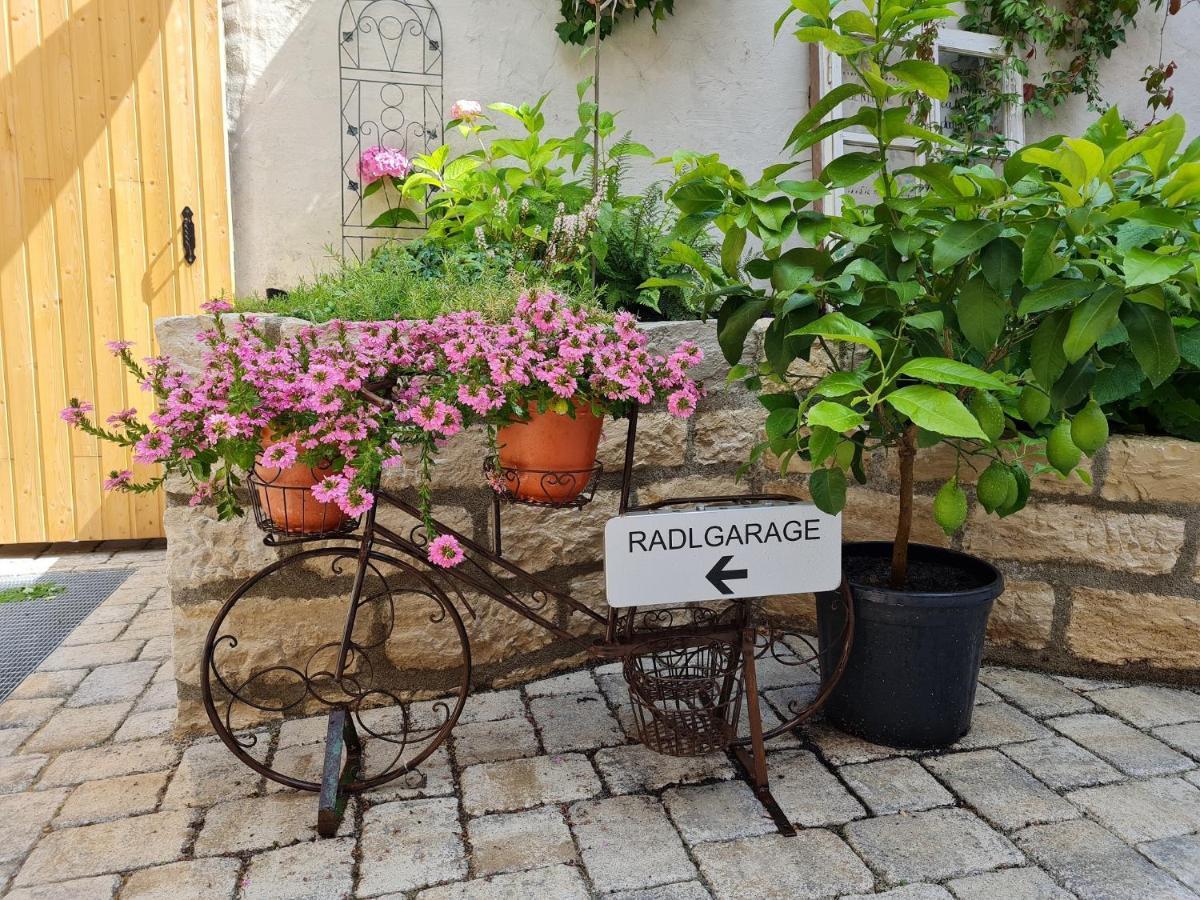 Zum Dallmayr Hotel Garni Berching Bagian luar foto