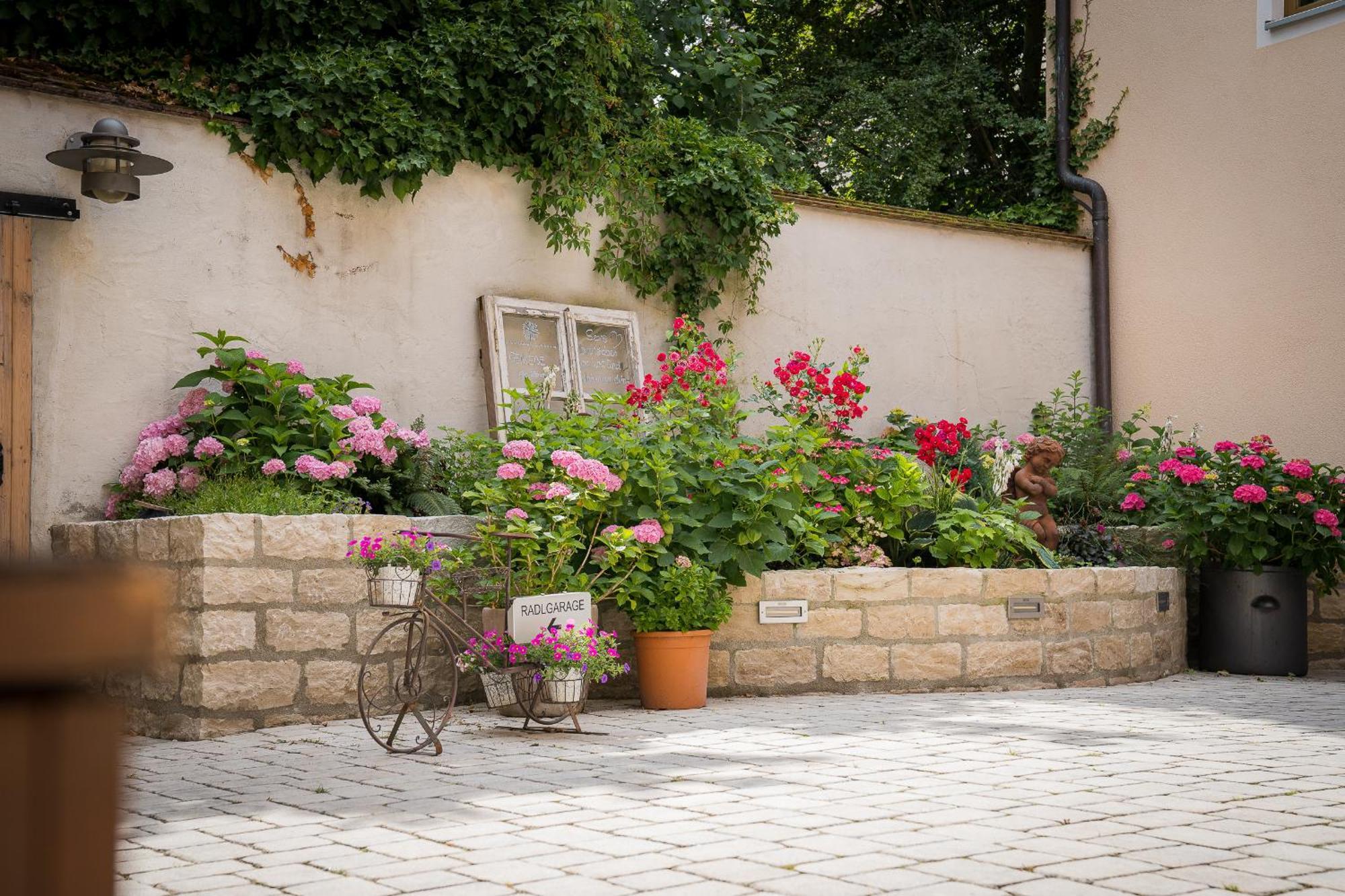 Zum Dallmayr Hotel Garni Berching Bagian luar foto