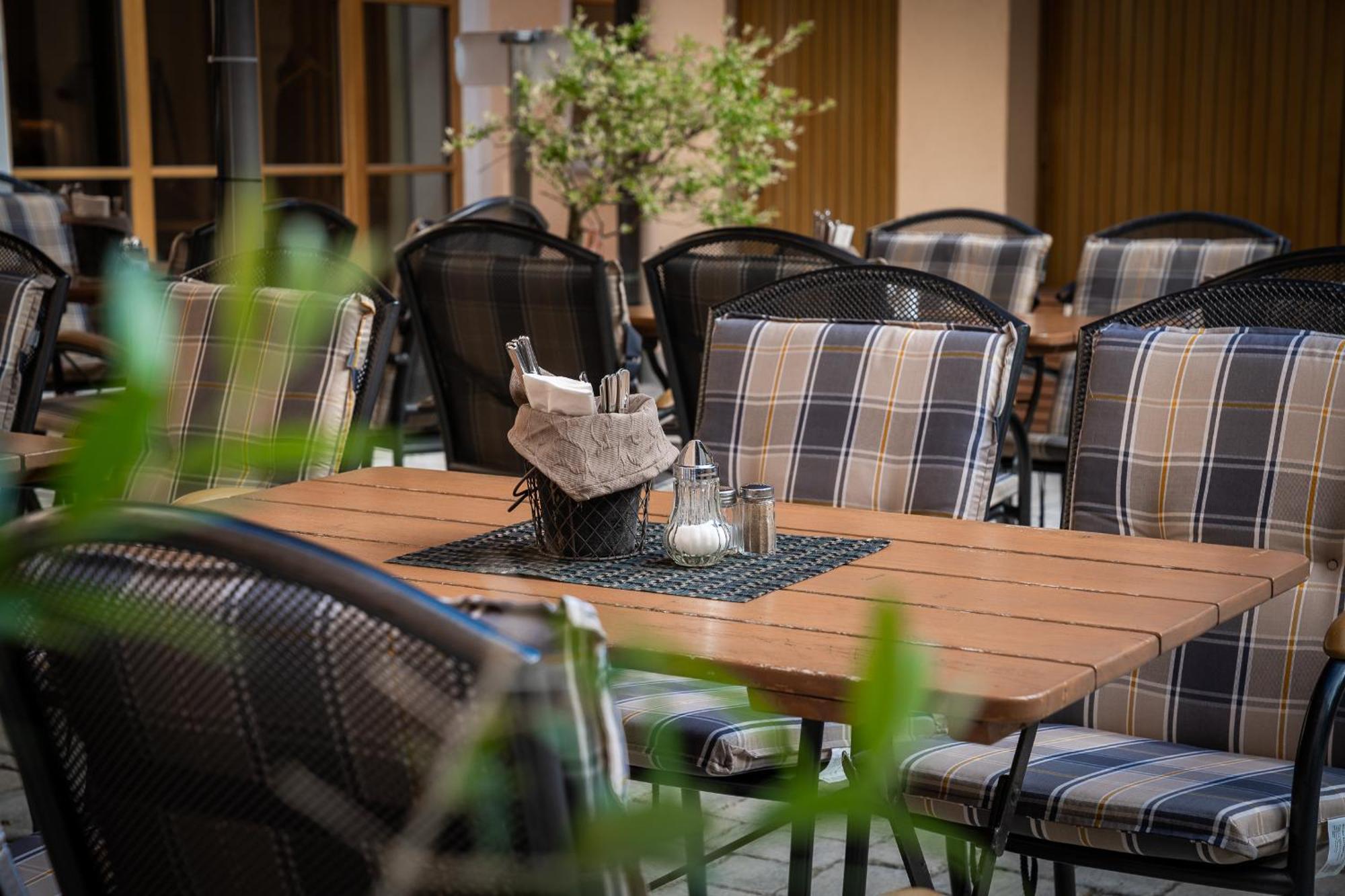Zum Dallmayr Hotel Garni Berching Bagian luar foto