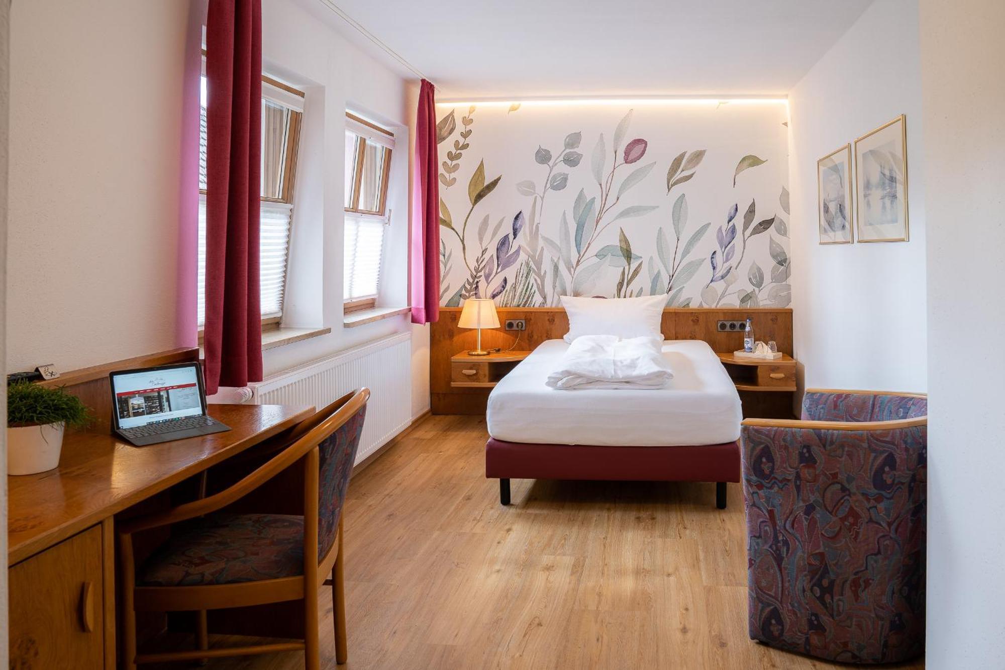 Zum Dallmayr Hotel Garni Berching Bagian luar foto
