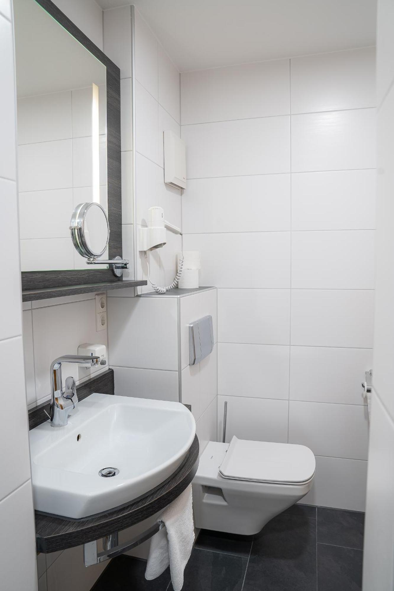 Zum Dallmayr Hotel Garni Berching Bagian luar foto