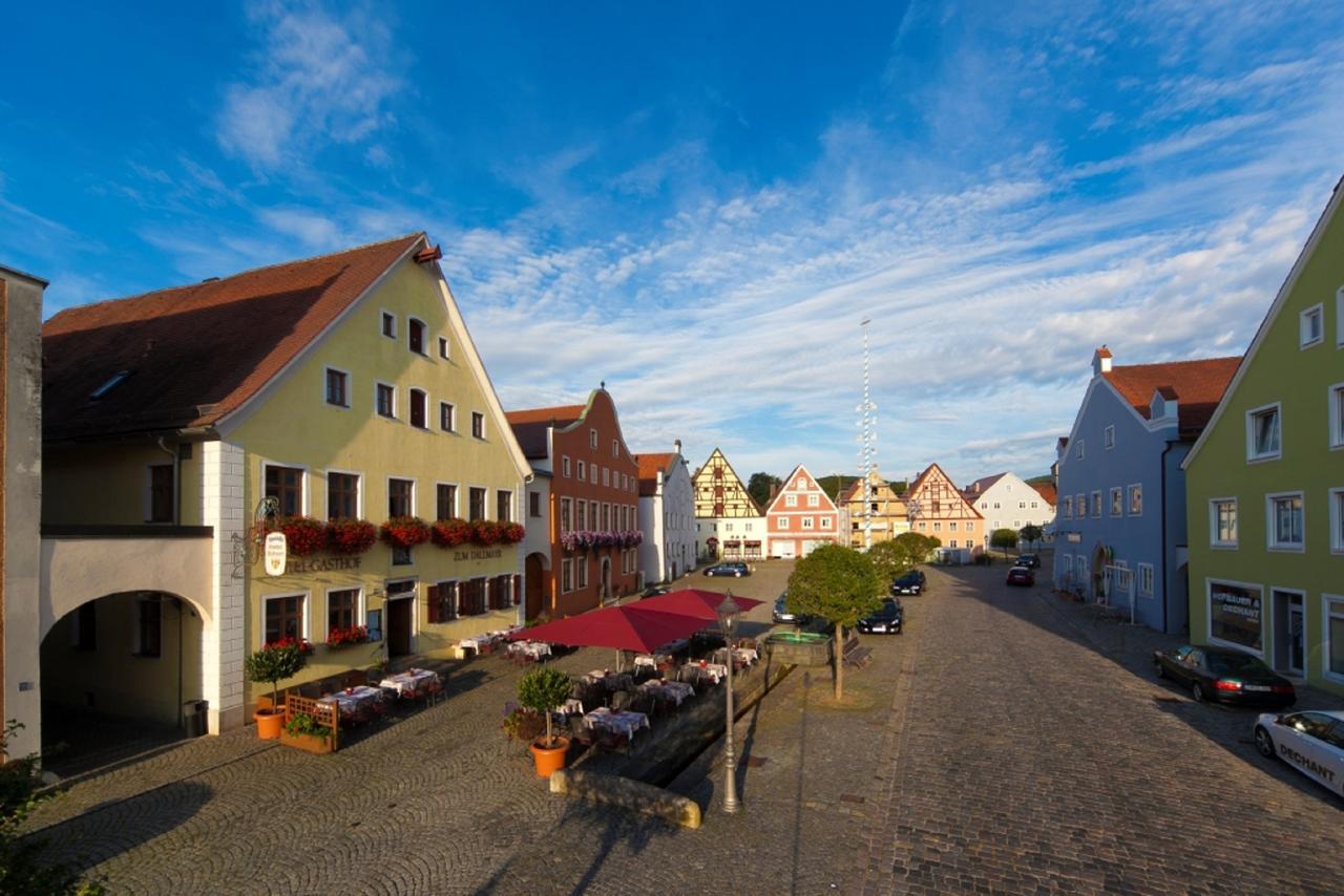 Zum Dallmayr Hotel Garni Berching Bagian luar foto
